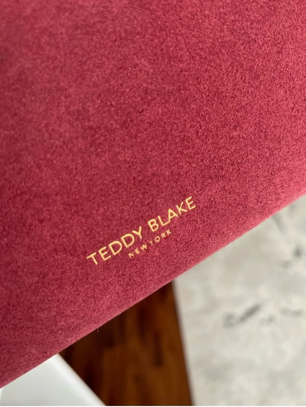 Teddy Blake elegant burgundy